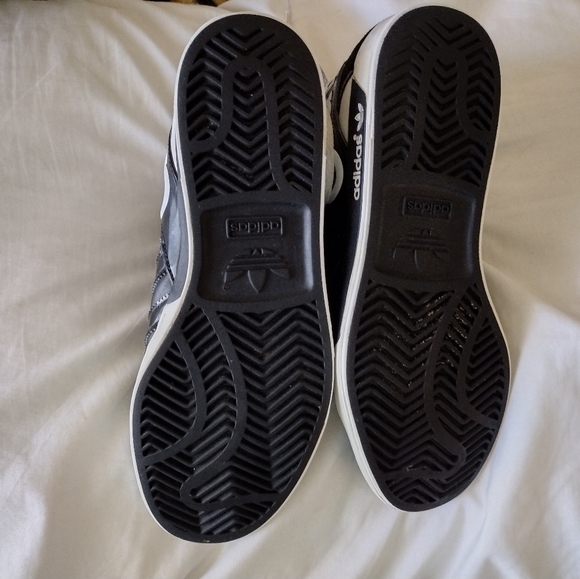 Adidas - Picture 3 of 3